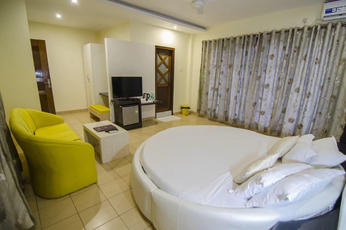 Hotel Little Palace Dibrugarh Extérieur photo