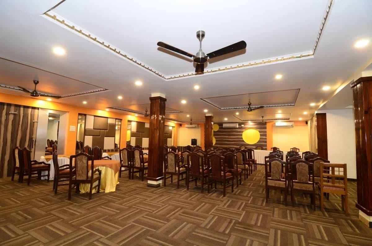Hotel Little Palace Dibrugarh Extérieur photo